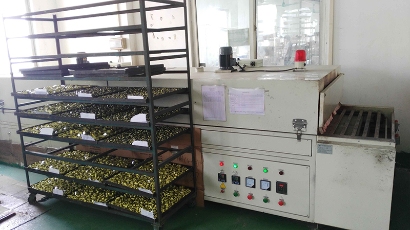 Infrared tunnel drying furnace